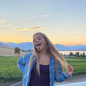 Meet your Posher, Ella